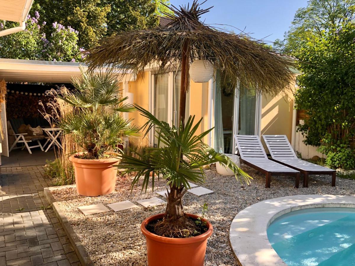 Apartment Tinyhouse Mit Pool, Outdoor Whirlpool Und Garten Petershagen-Eggersdorf Екстериор снимка
