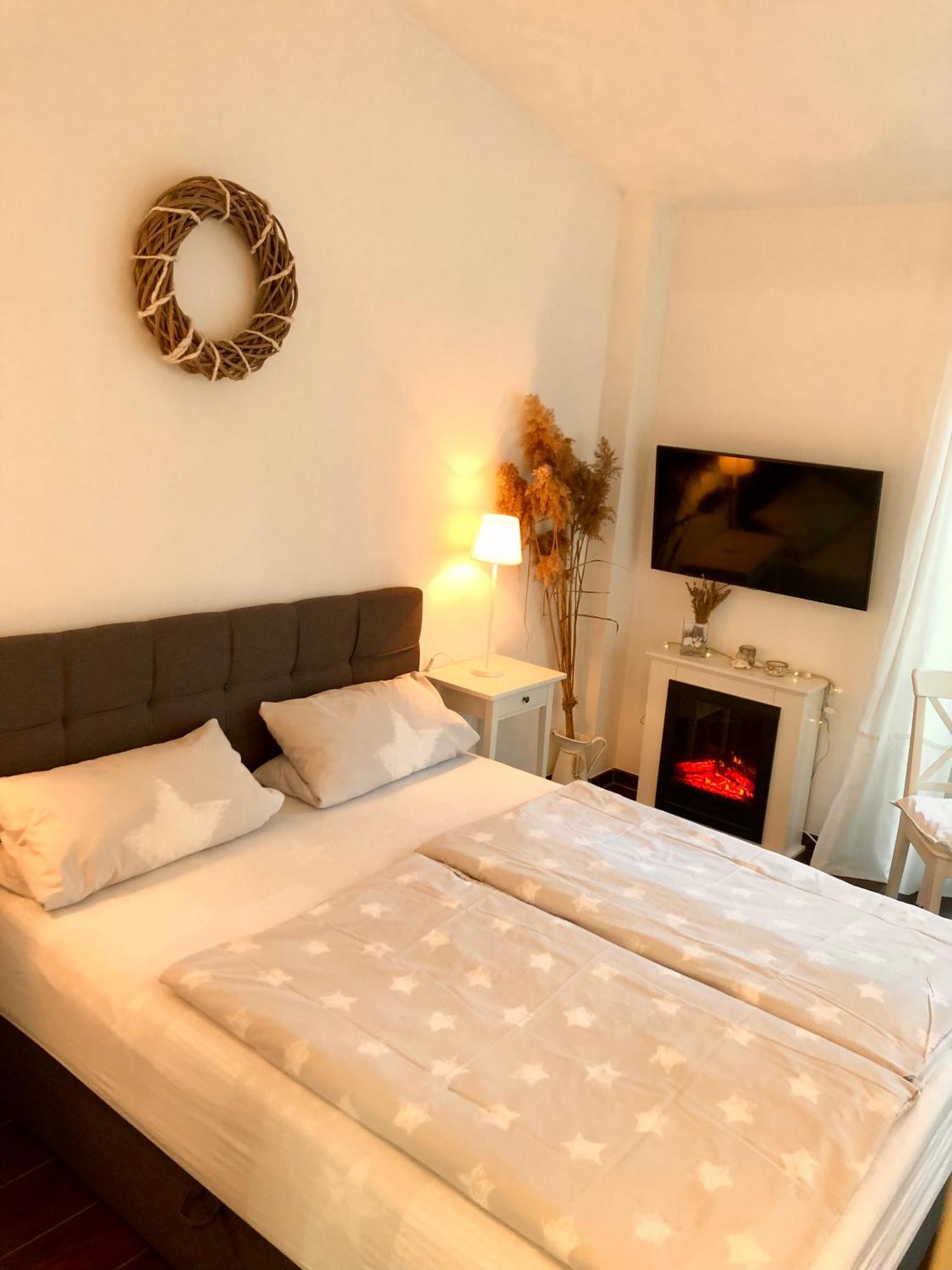 Apartment Tinyhouse Mit Pool, Outdoor Whirlpool Und Garten Petershagen-Eggersdorf Екстериор снимка