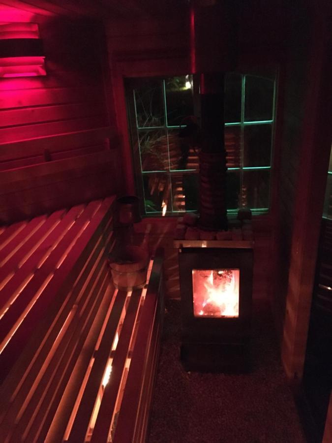 Apartment Tinyhouse Mit Pool, Outdoor Whirlpool Und Garten Petershagen-Eggersdorf Екстериор снимка